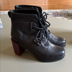 SOREL Stylish Black Leather Ankle Boots